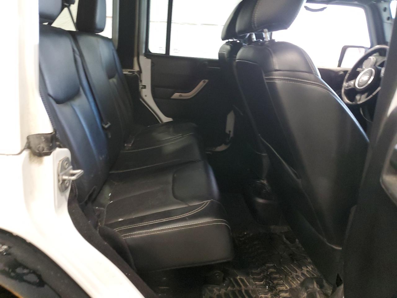 2016 Jeep Wrangler - Image 11
