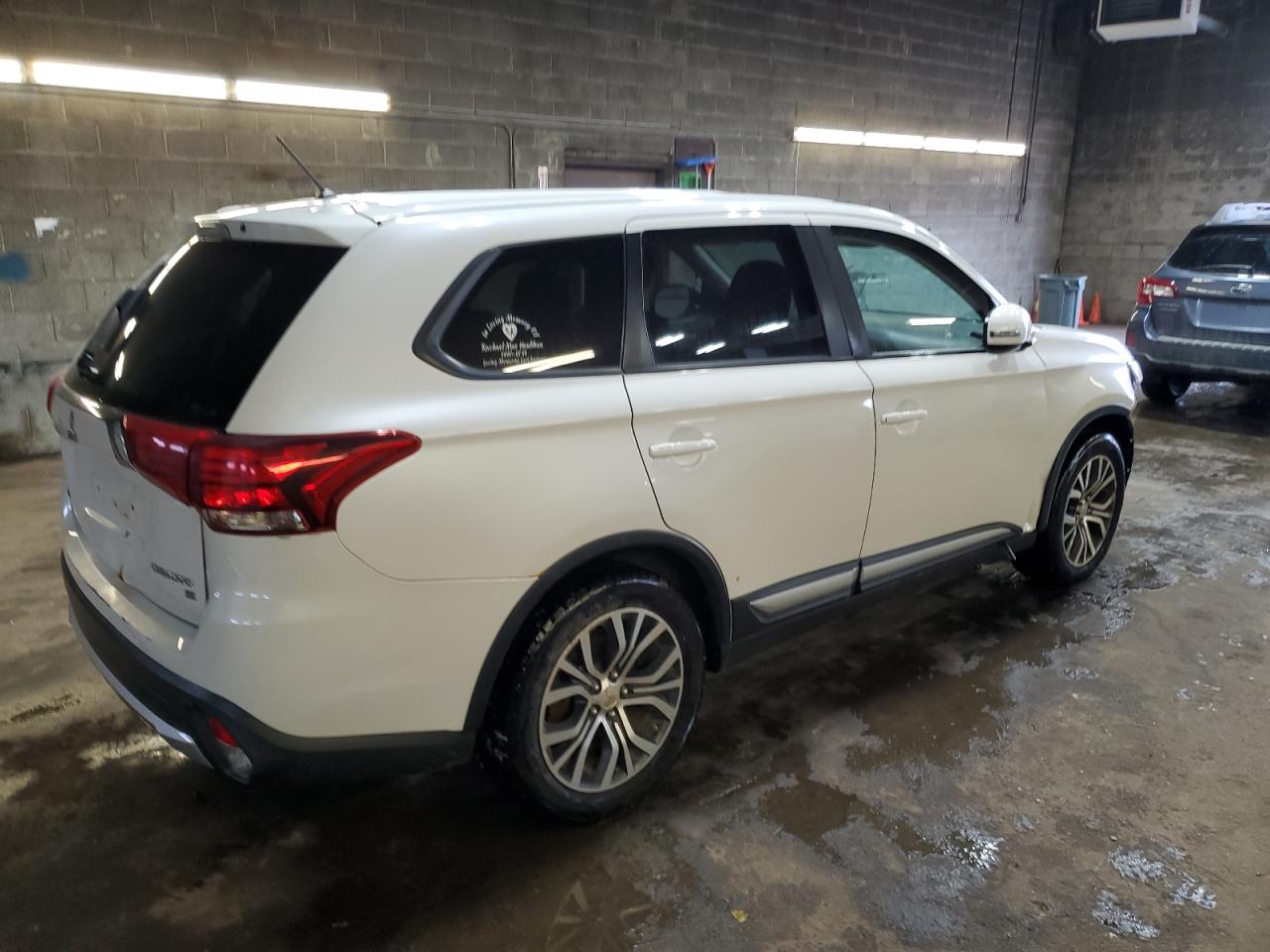 2016 Mitsubishi Outlander - Image 3