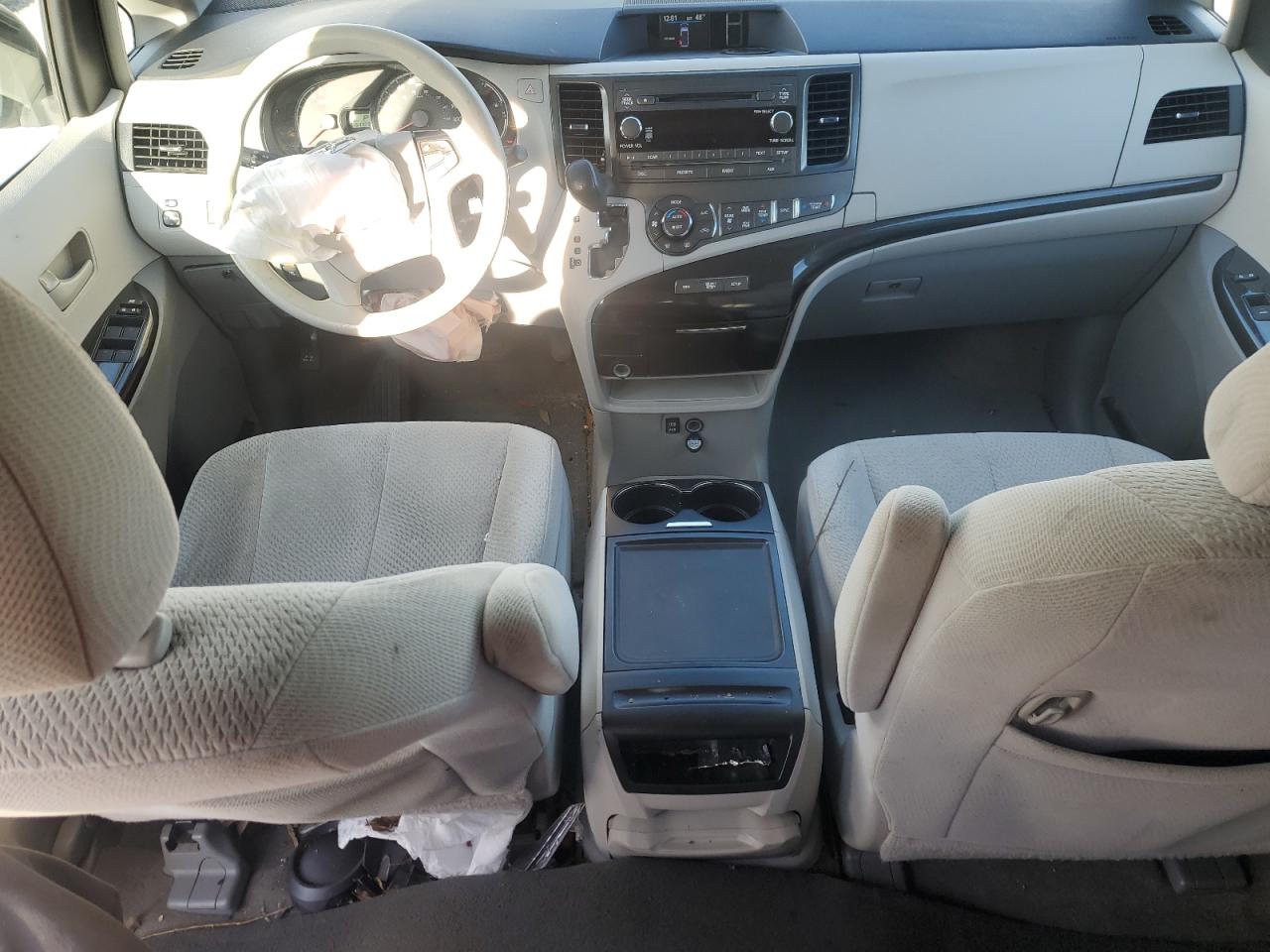 2014 Toyota Sienna - Image 8