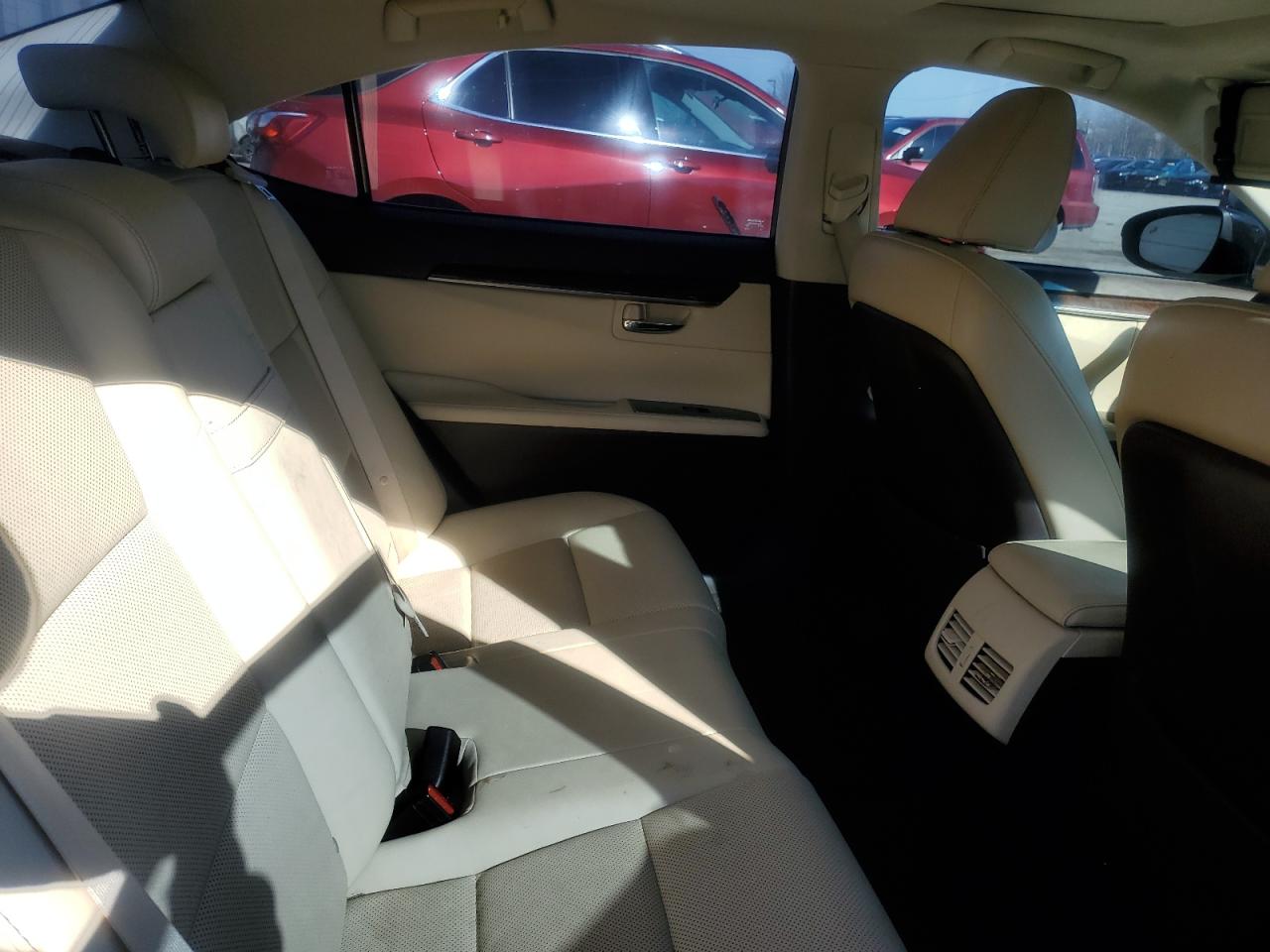 2016 Lexus ES - Image 10