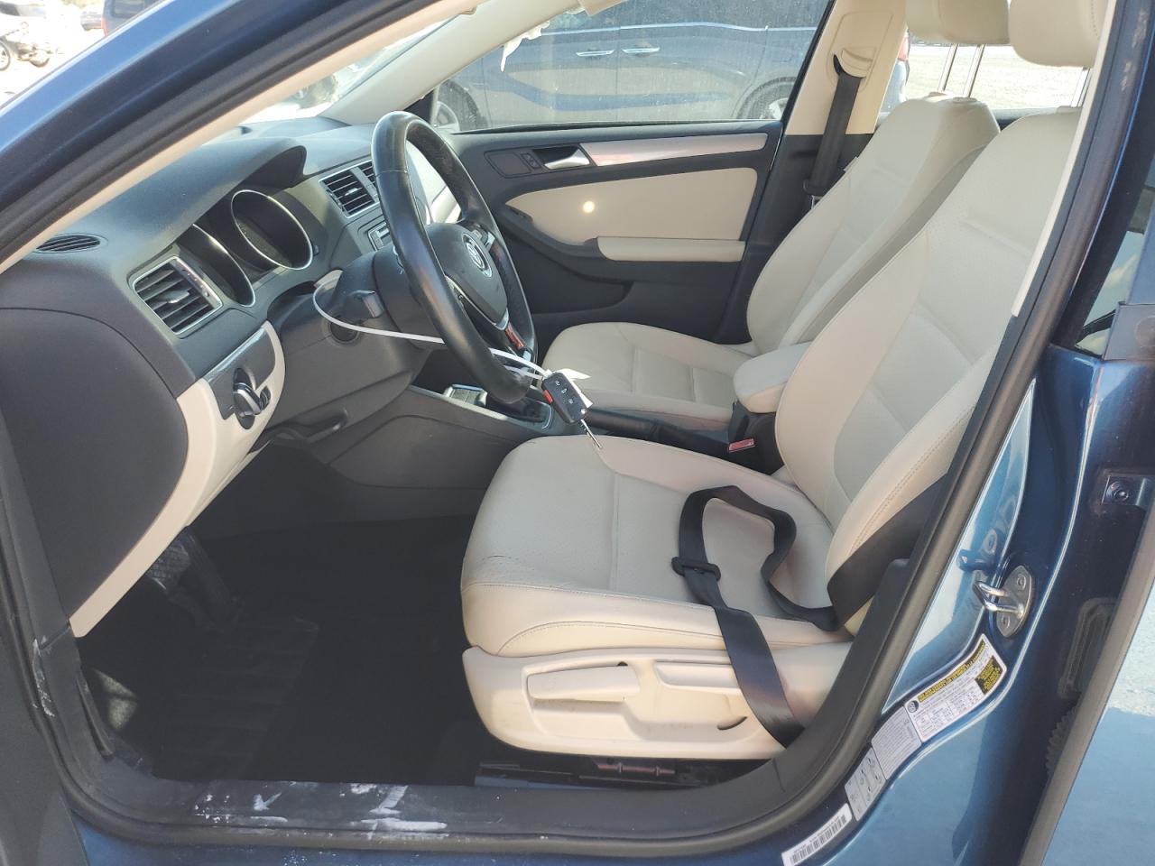 2017 Volkswagen Jetta - Image 7