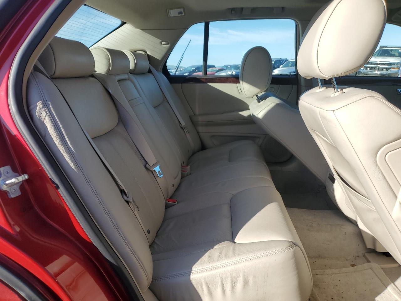 2010 Cadillac DTS - Image 10