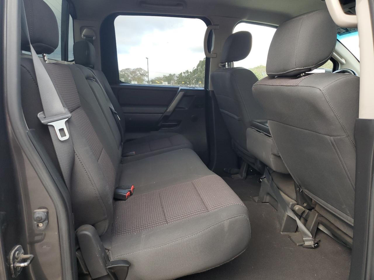 2009 Nissan Titan - Image 10