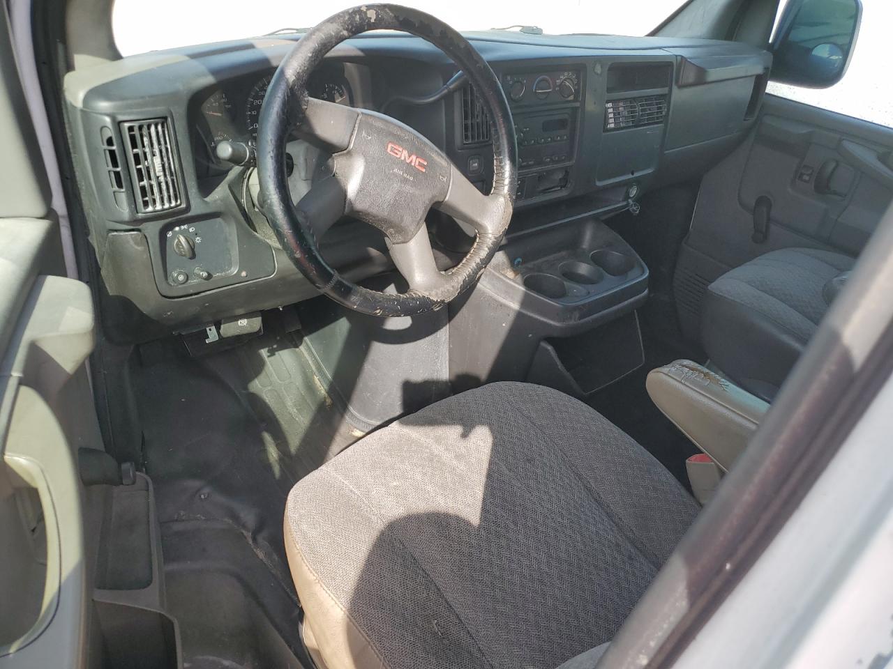 2007 GMC Savana - Image 8