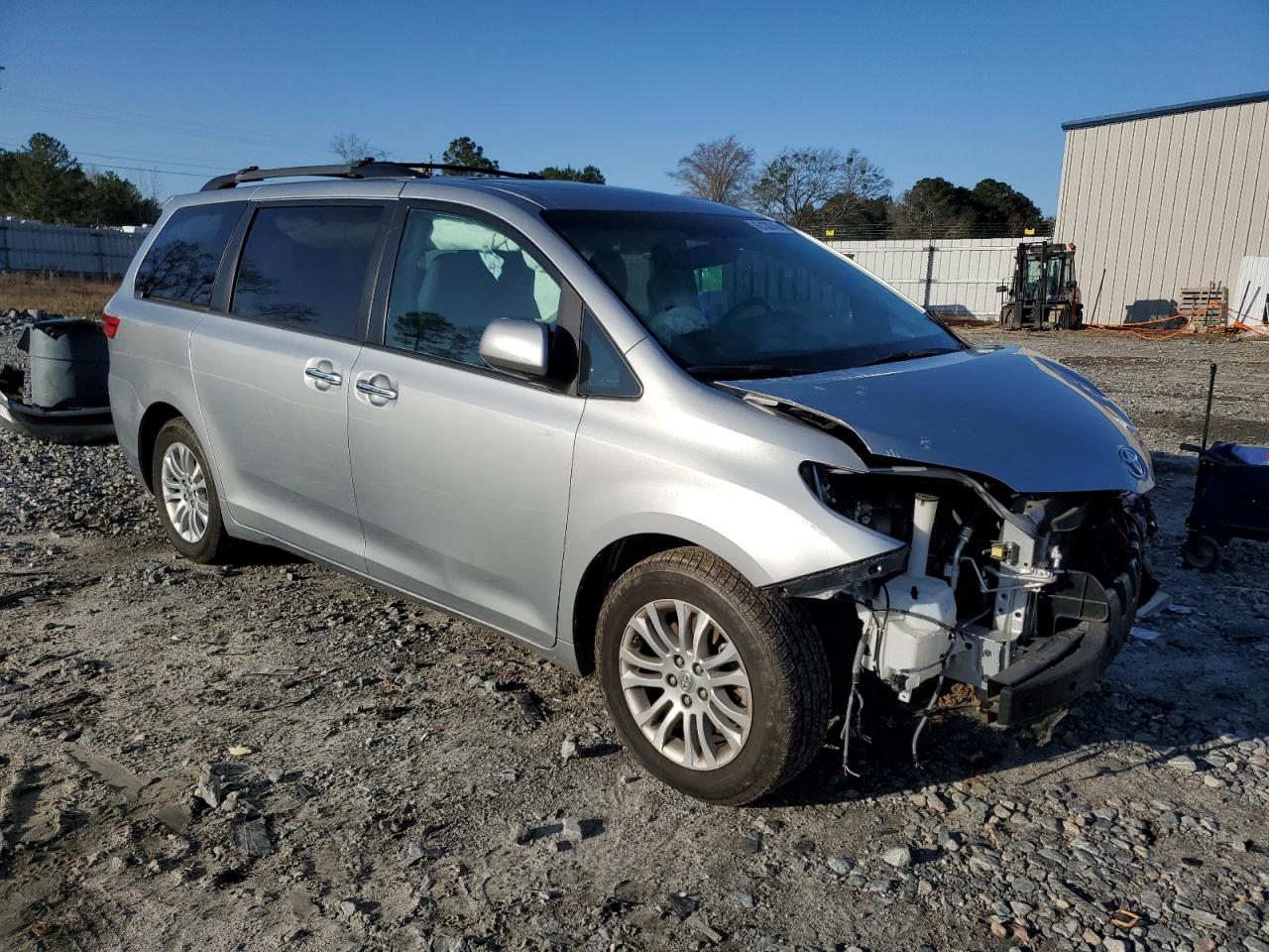 2015 Toyota Sienna - Image 4