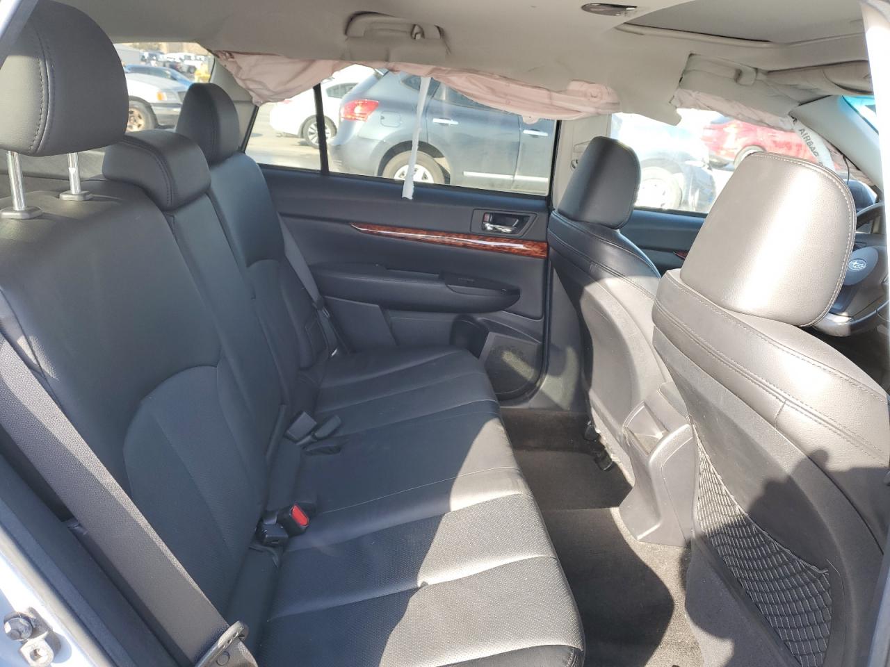 2012 Subaru Outback - Image 11