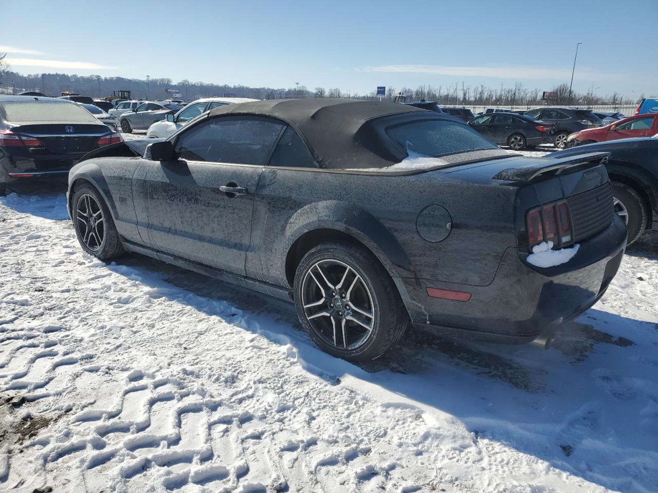 2005 Ford Mustang - Image 2