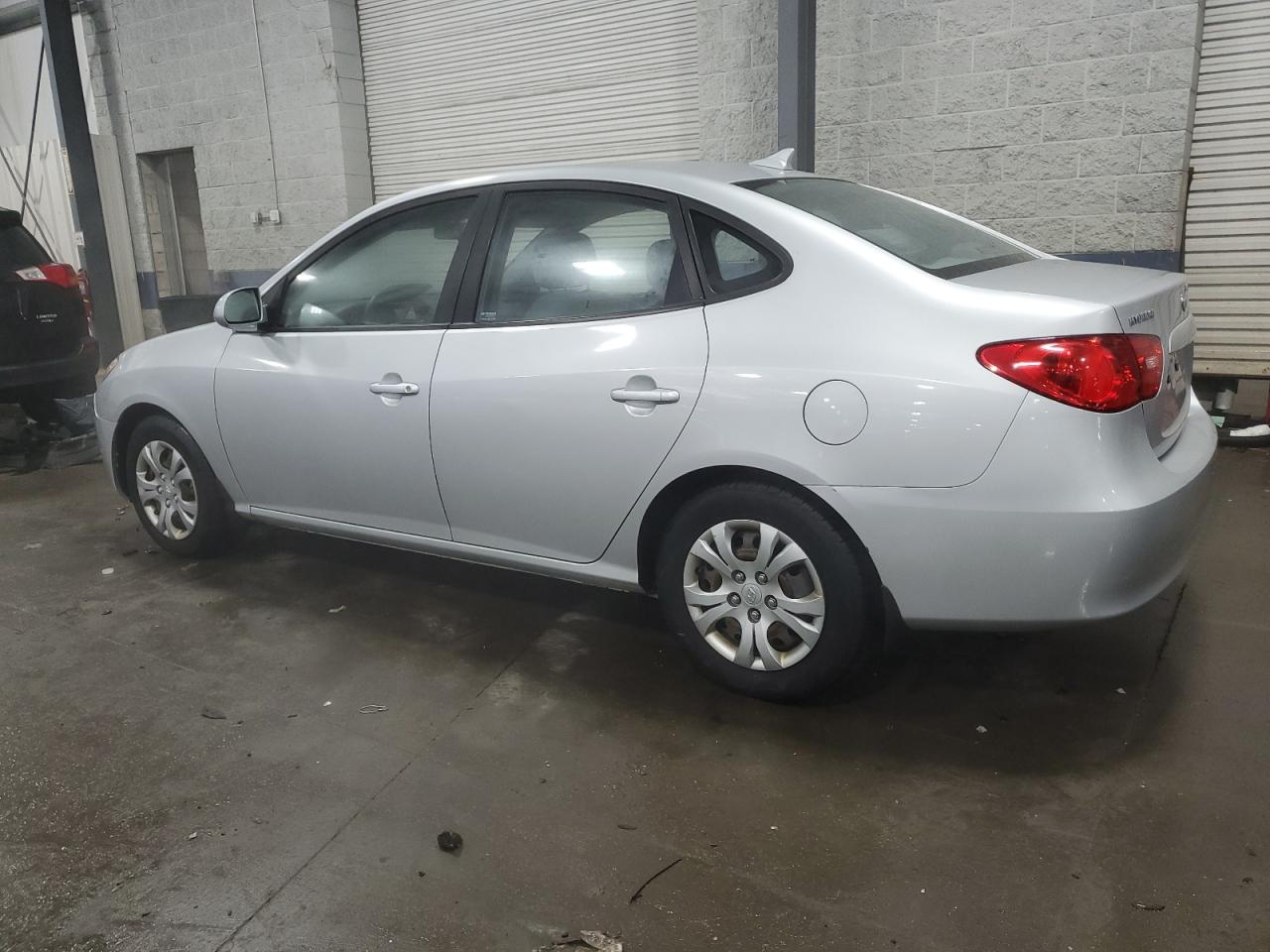 2009 Hyundai Elantra - Image 2