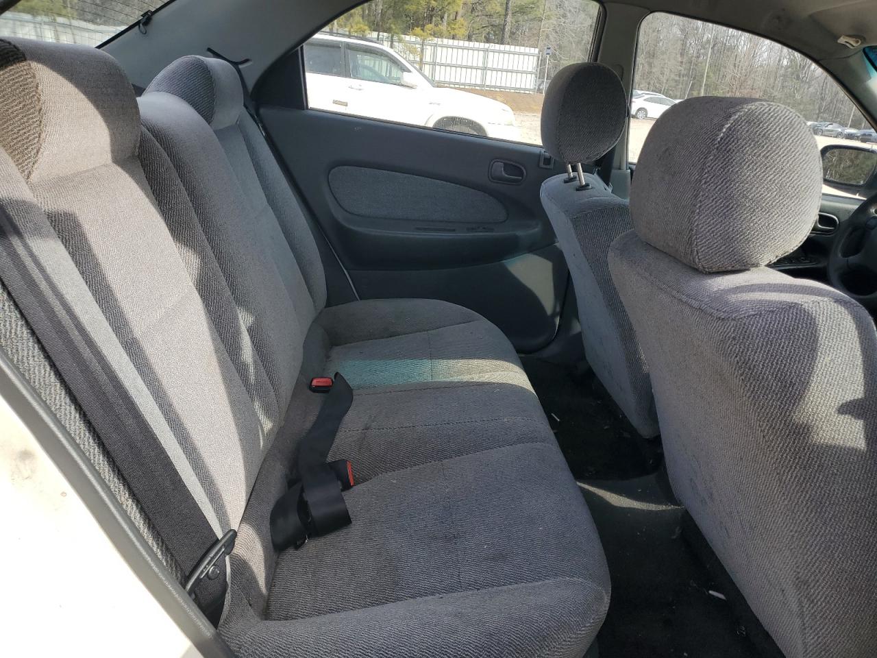 1998 Mazda Protege - Image 10