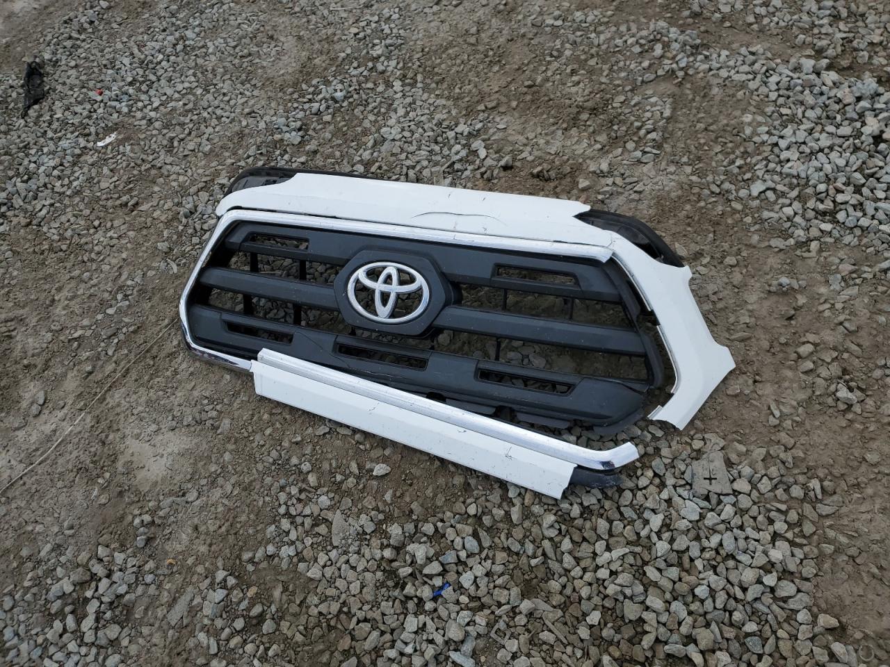 2016 Toyota Tacoma - Image 12