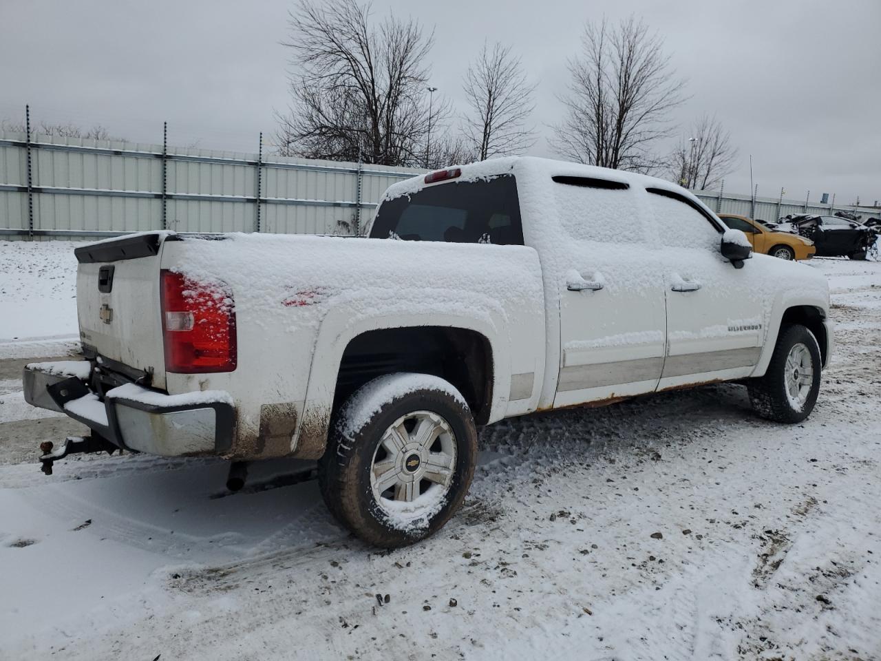 2009 Chevrolet Silverado - Image 3