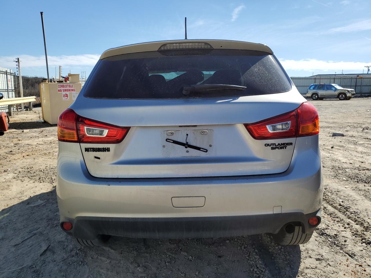 2015 Mitsubishi Outlander - Image 6