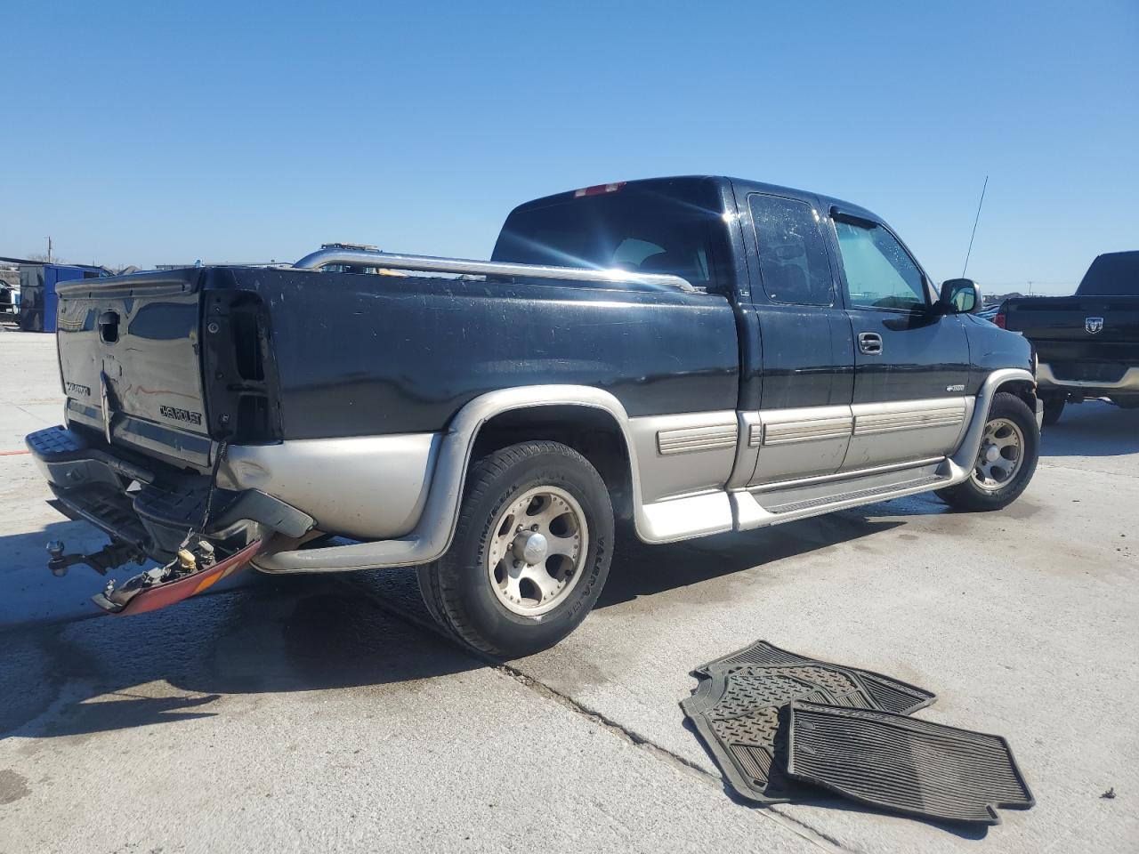 2001 Chevrolet Silverado - Image 3