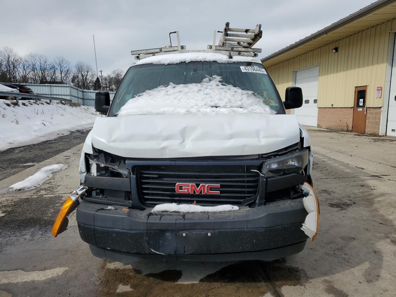 2018 GMC Savana - Image 5