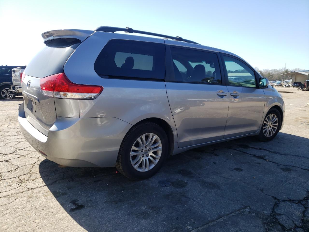 2012 Toyota Sienna - Image 3