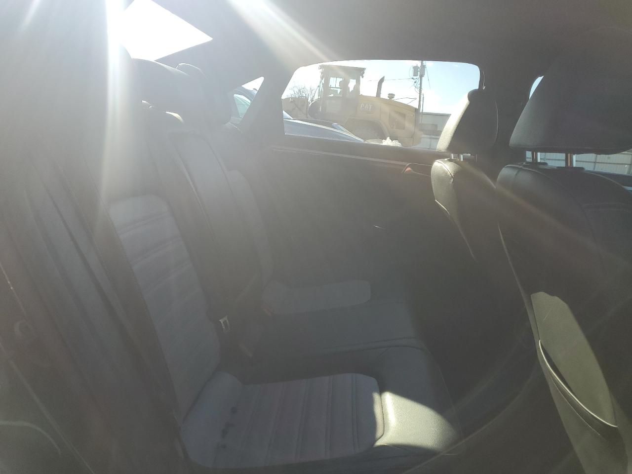 2018 Volkswagen Passat - Image 10