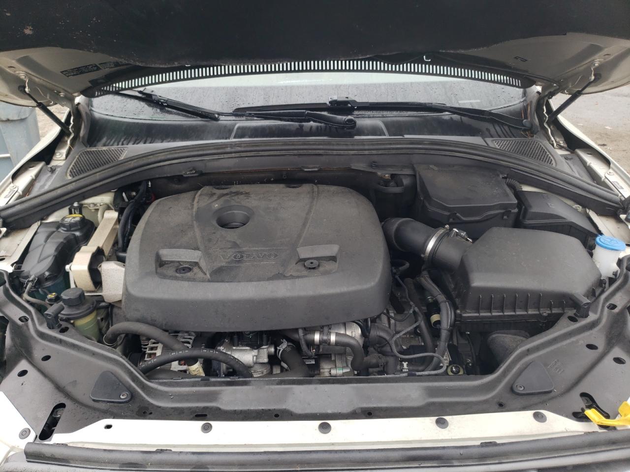 2017 Volvo XC60 - Image 12