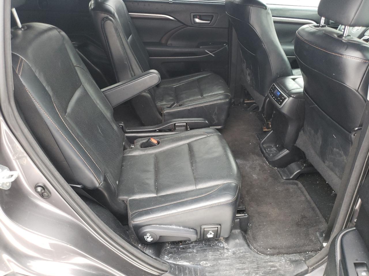 2015 Toyota Highlander - Image 11