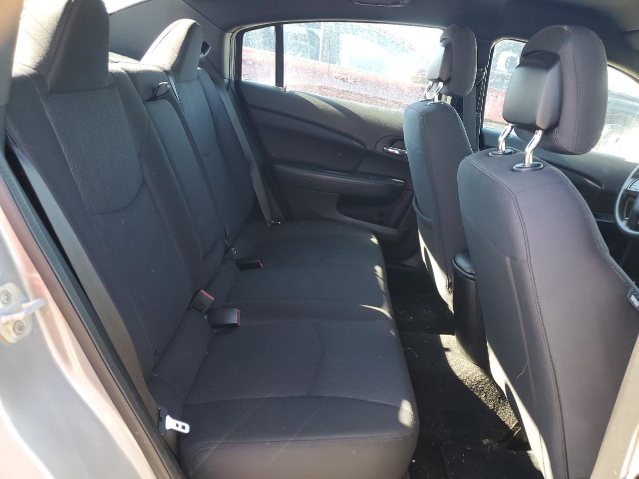 2014 Chrysler 200 - Image 10