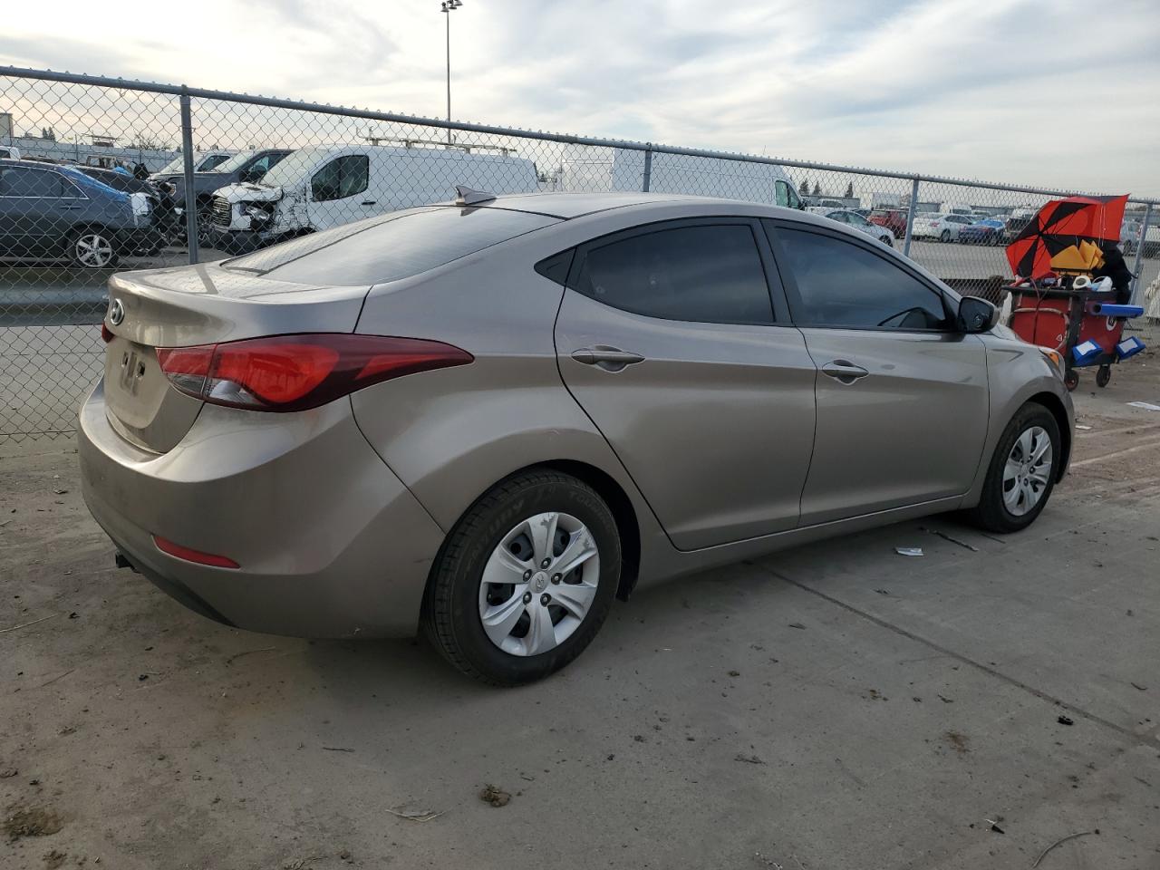 2016 Hyundai Elantra - Image 3