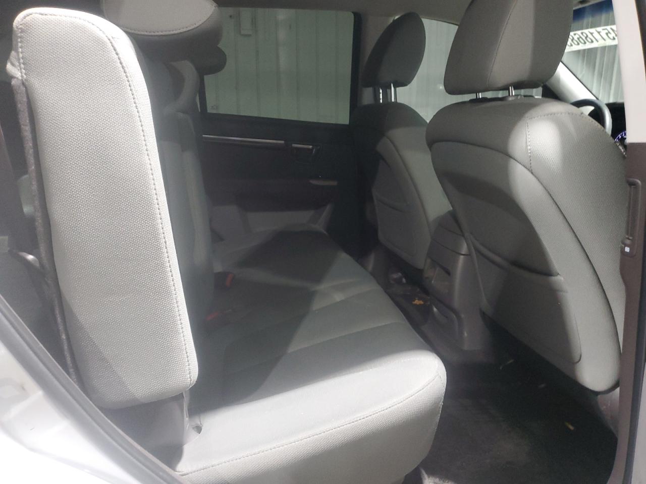 2011 Hyundai Santa Fe - Image 11