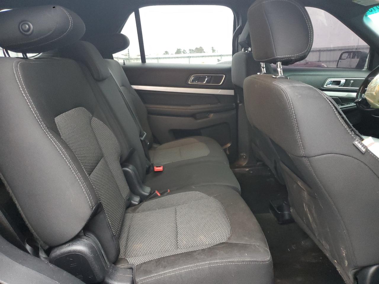 2016 Ford Explorer - Image 11