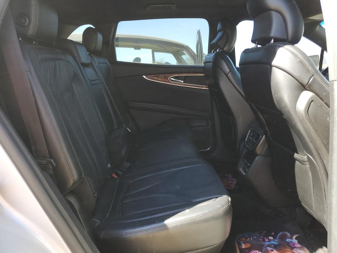 2016 Lincoln MKX - Image 11
