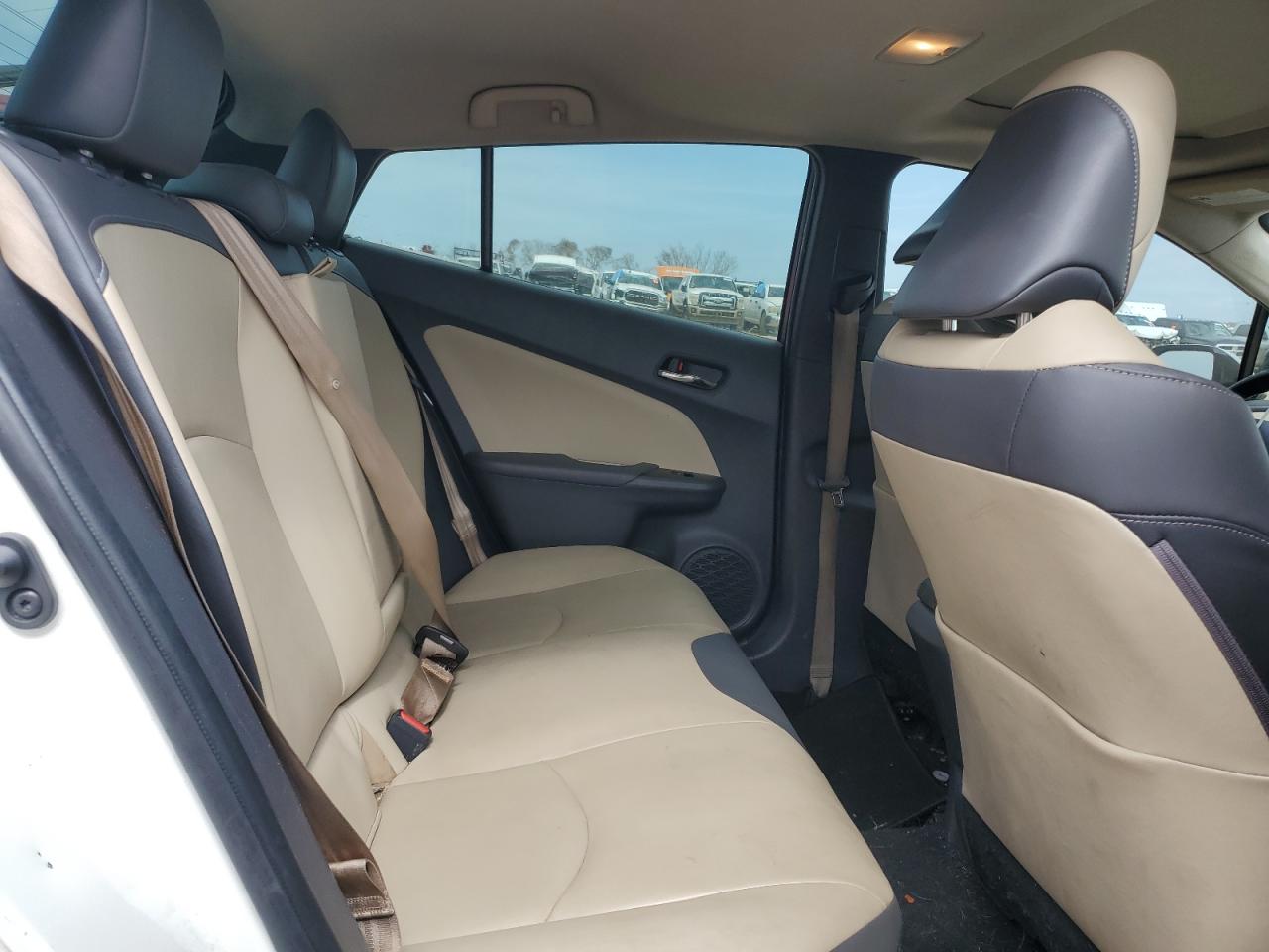 2017 Toyota Prius - Image 10