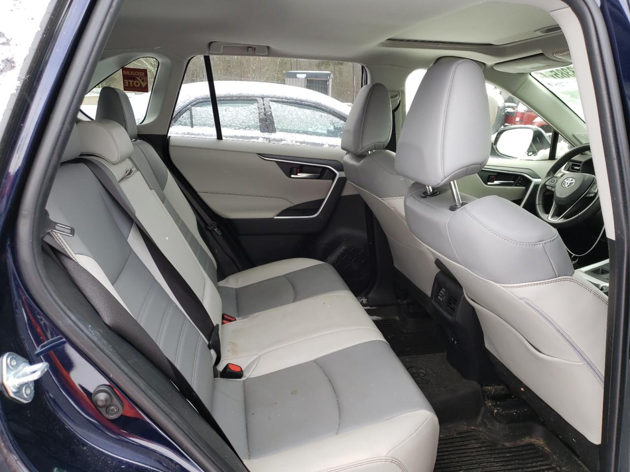 2019 Toyota RAV 4 - Image 11