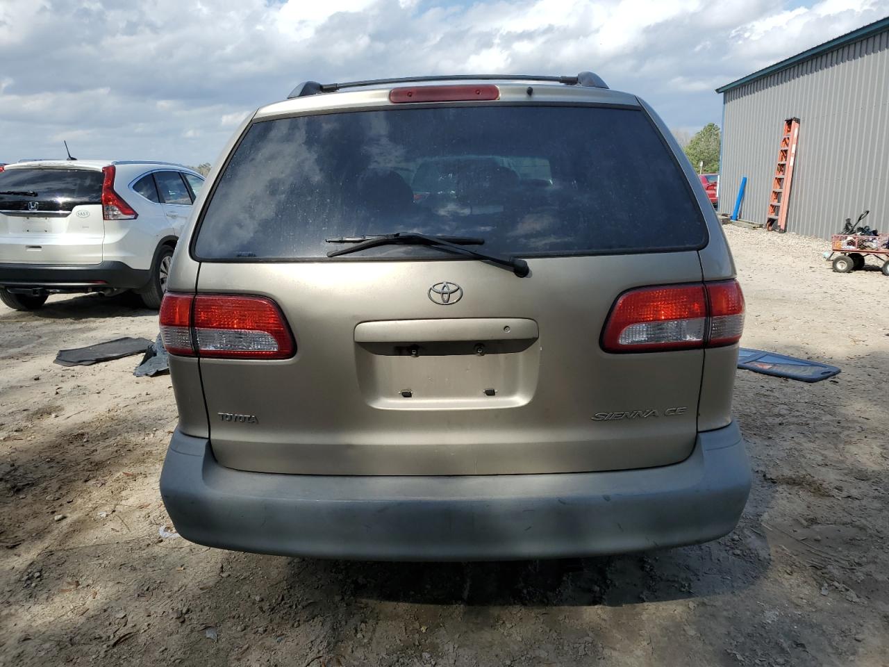 2002 Toyota Sienna - Image 6