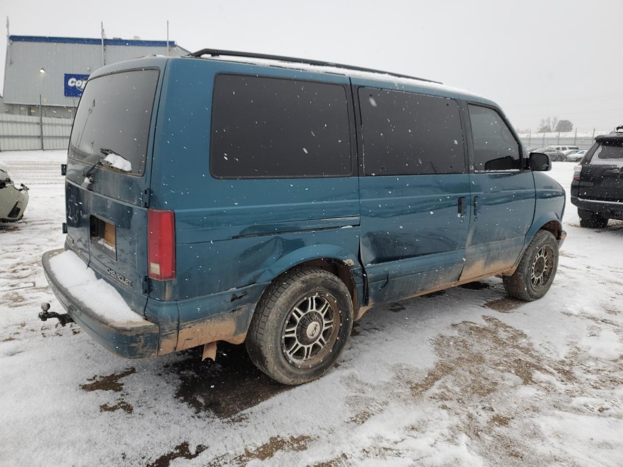 2000 Chevrolet Astro - Image 3