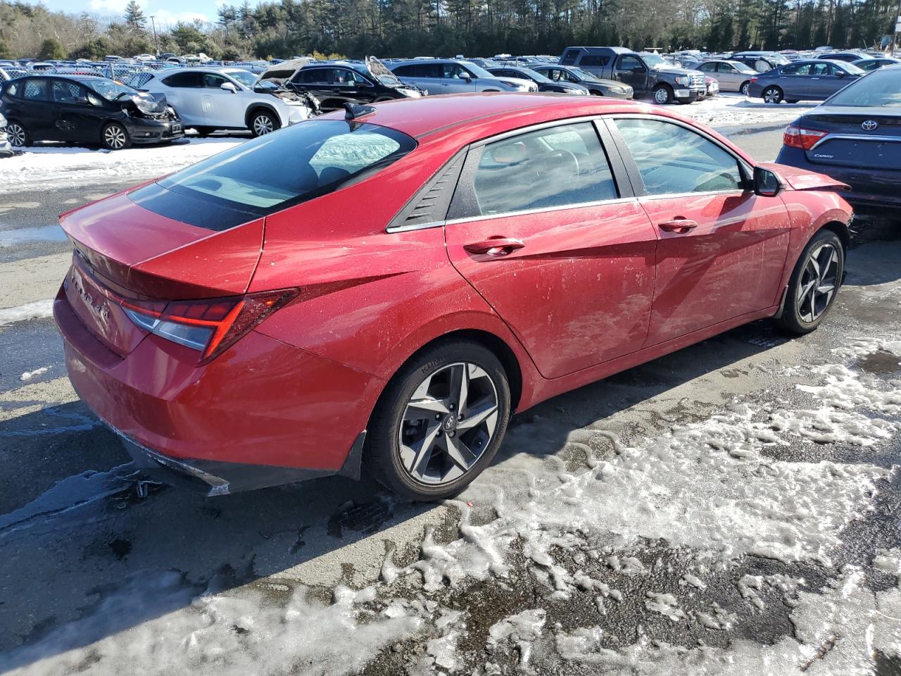 2022 Hyundai Elantra - Image 3