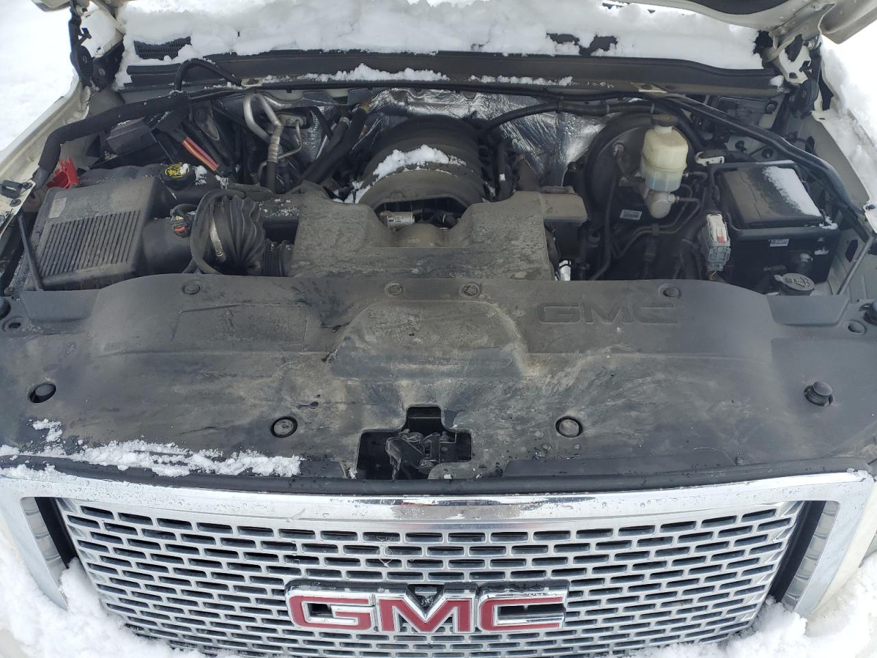 2015 GMC Yukon - Image 14
