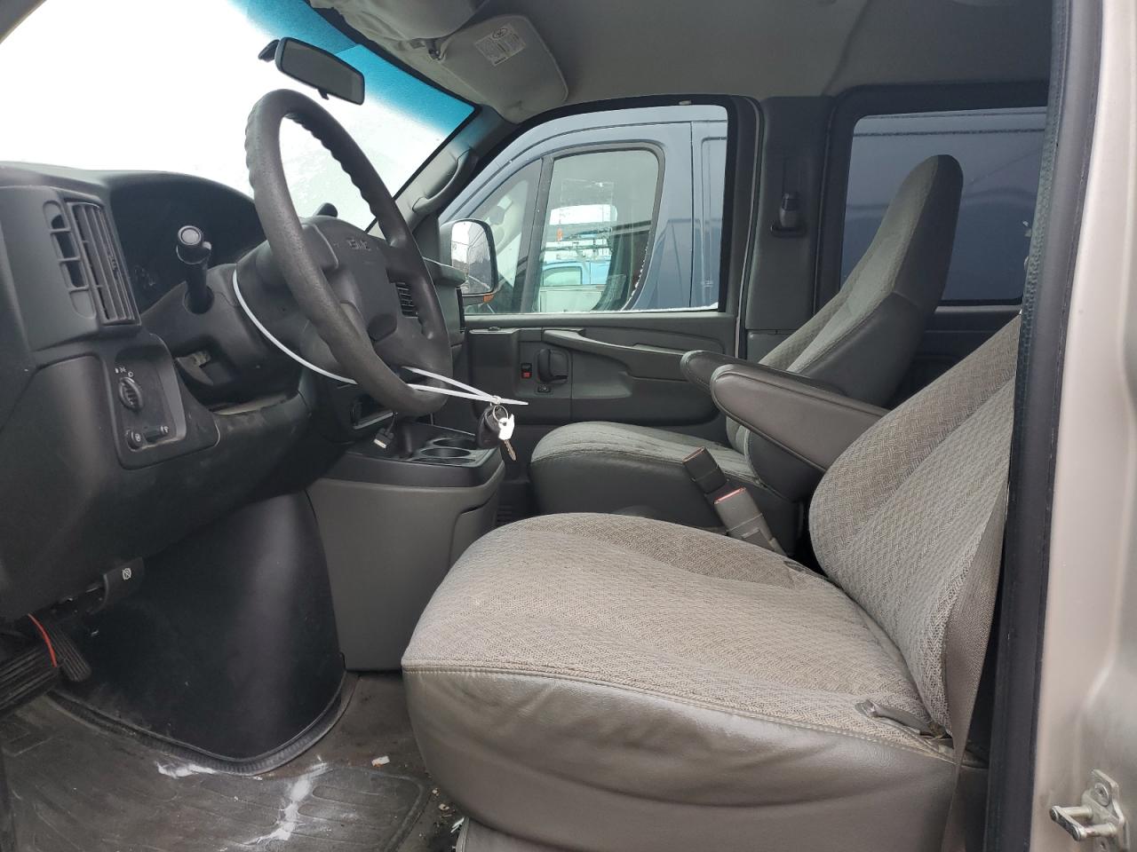 2006 GMC Savana - Image 7