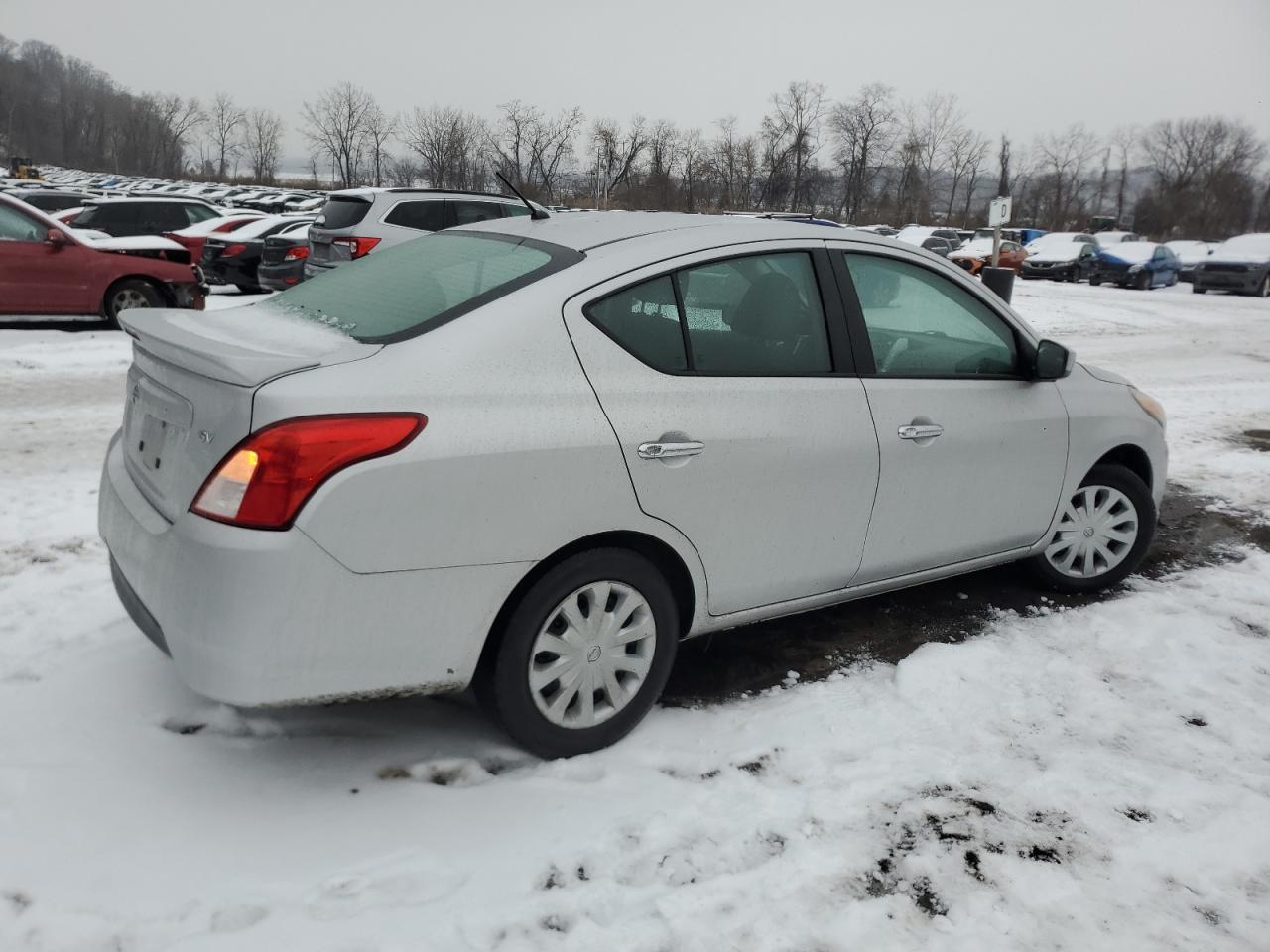 2019 Nissan Versa - Image 3