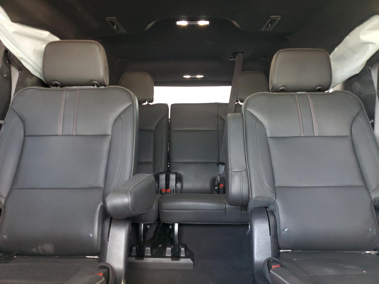 2022 Chevrolet Suburban - Image 10