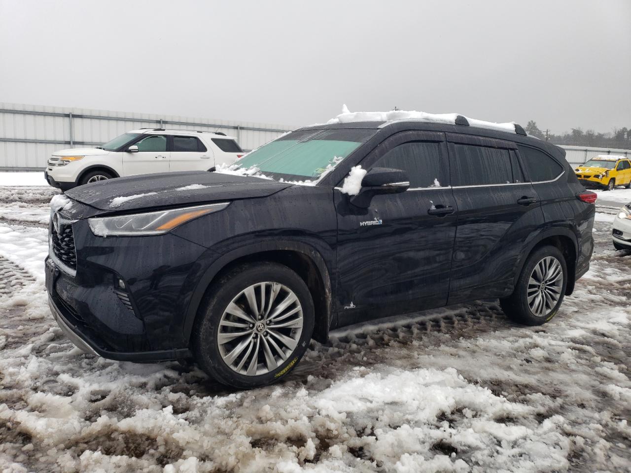 2021 Toyota Highlander - Image 1