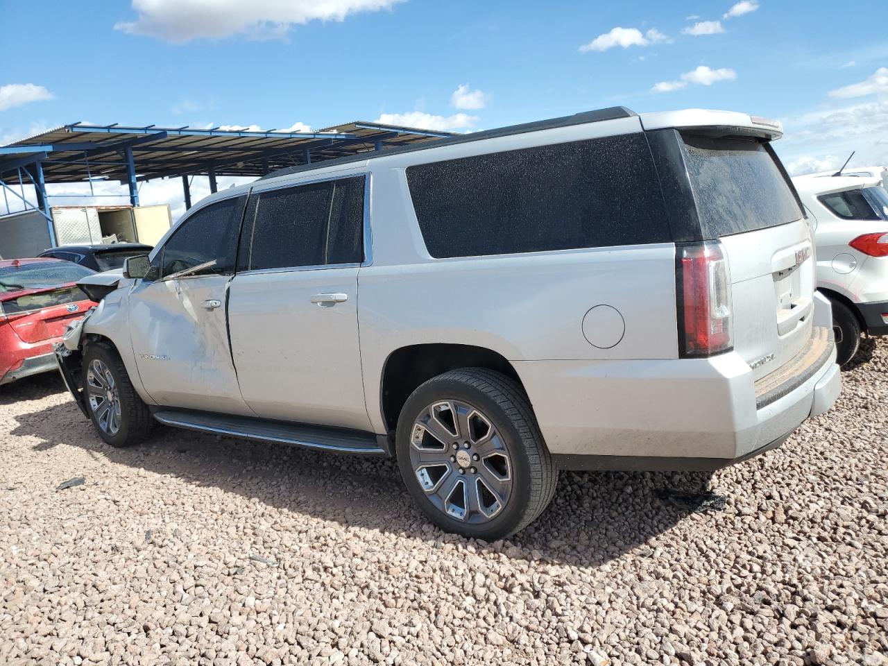 2017 GMC Yukon - Image 2