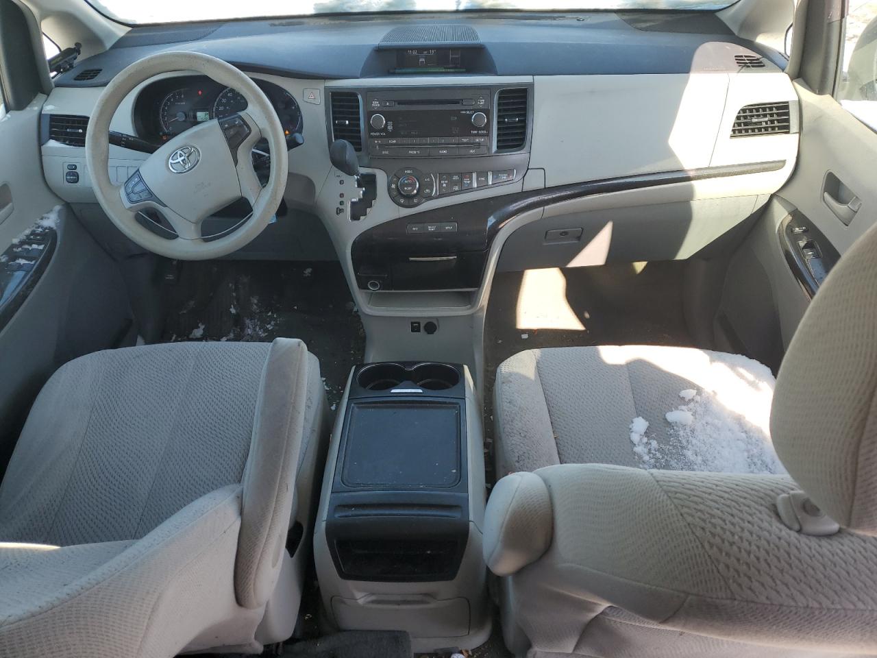 2013 Toyota Sienna - Image 8