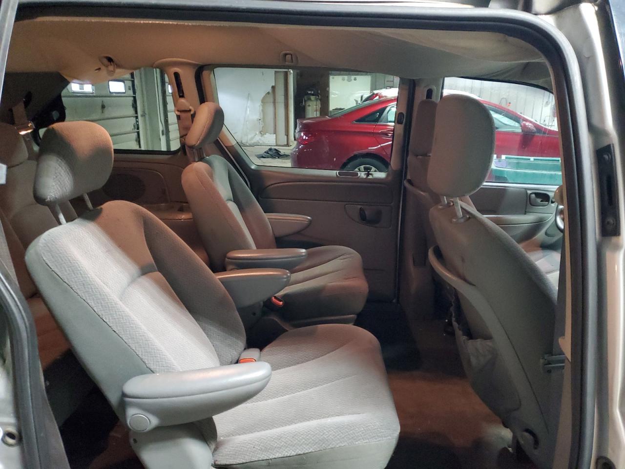 2006 Dodge Caravan - Image 11