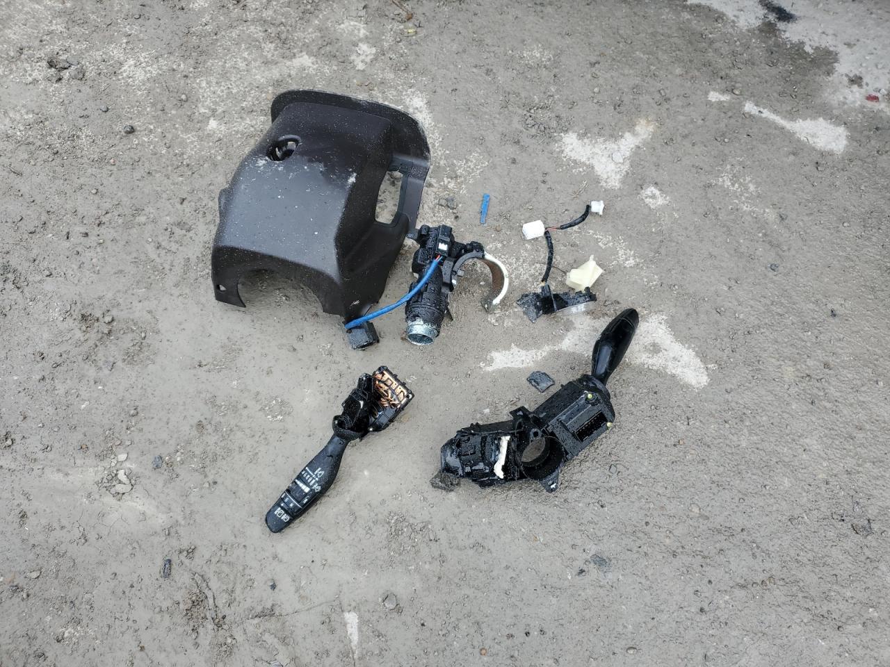 2017 Hyundai Santa Fe - Image 13