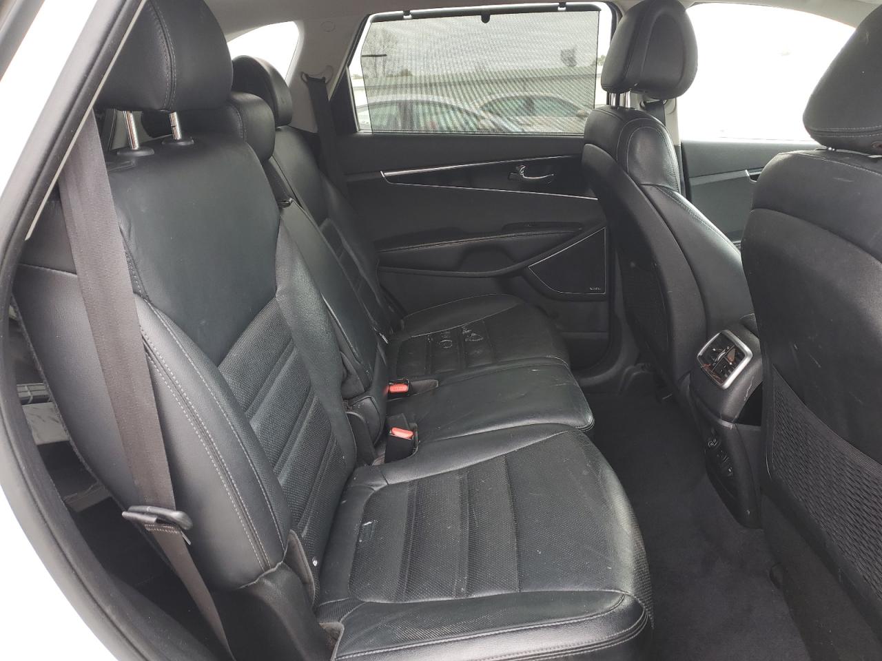 2016 Kia Sorento - Image 11