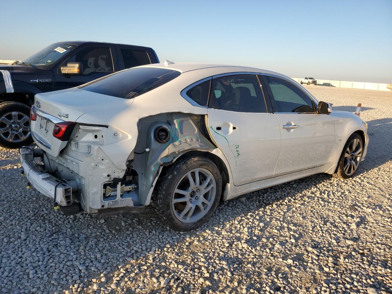 2019 Infiniti Q70 - Image 3