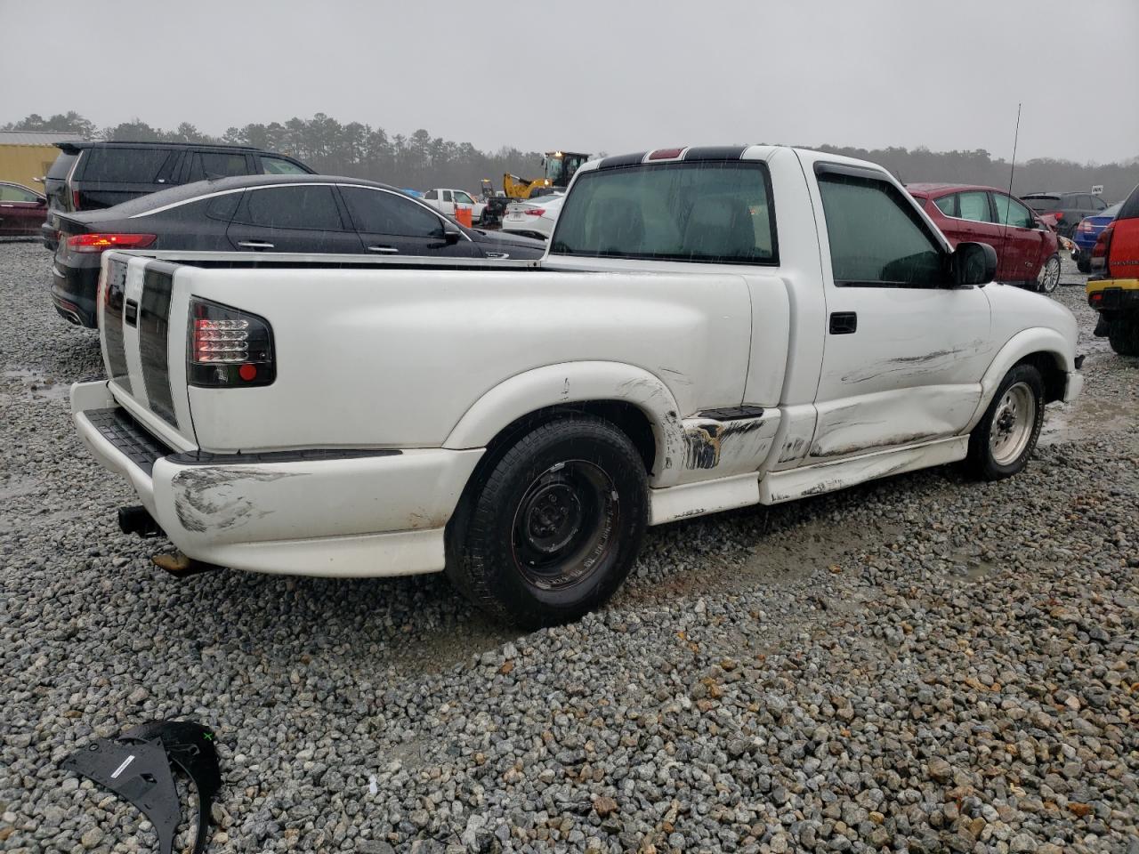 2001 Chevrolet S-10 Pickup - Image 3