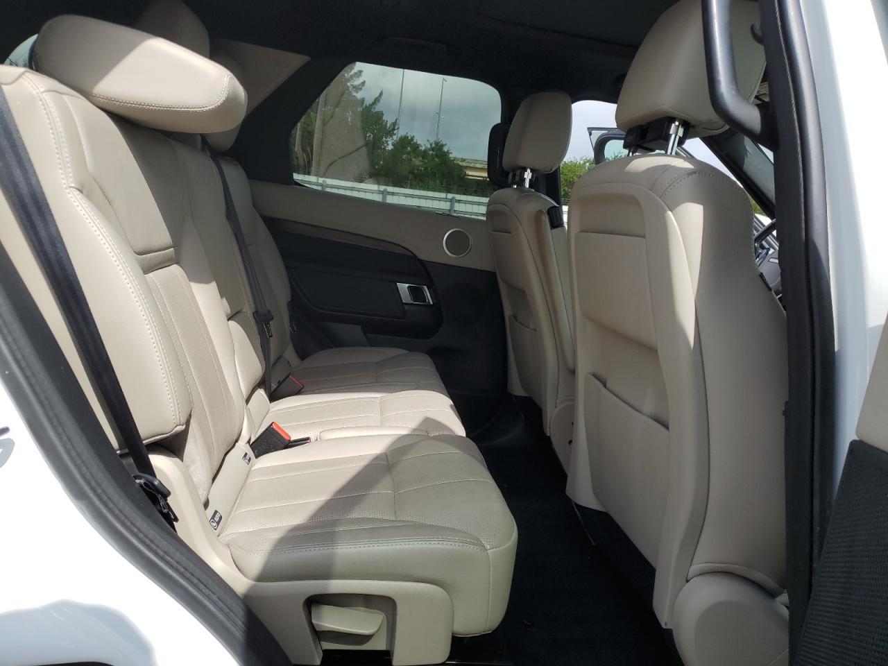 2019 Land Rover Discovery - Image 10
