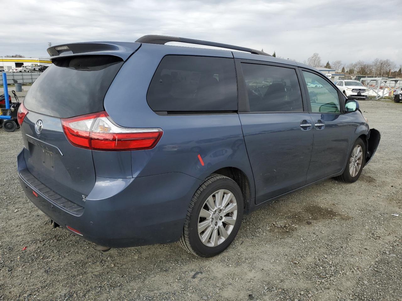 2015 Toyota Sienna - Image 3