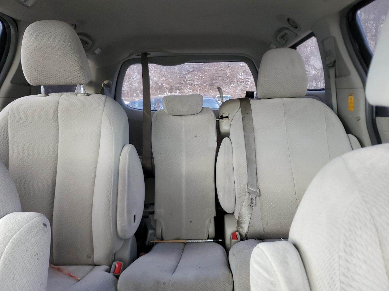 2013 Toyota Sienna - Image 10
