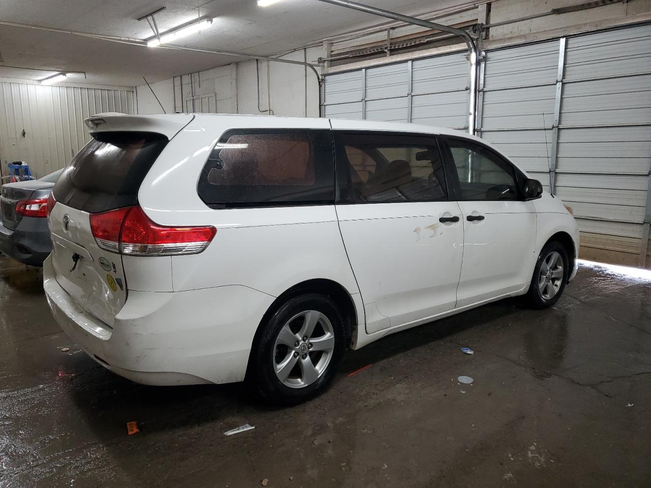 2011 Toyota Sienna - Image 3