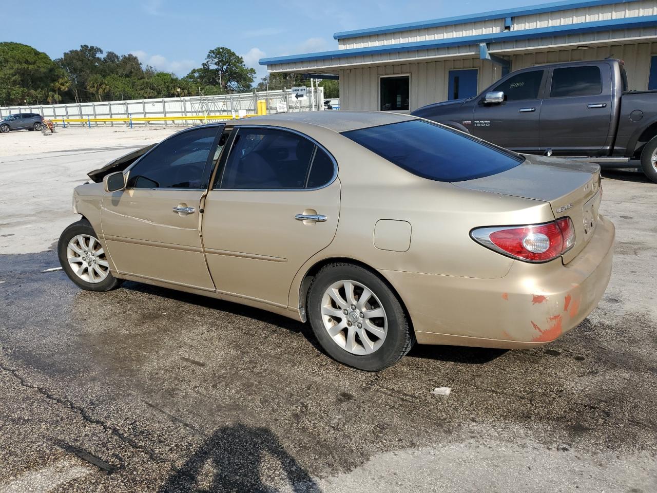 2002 Lexus ES - Image 2