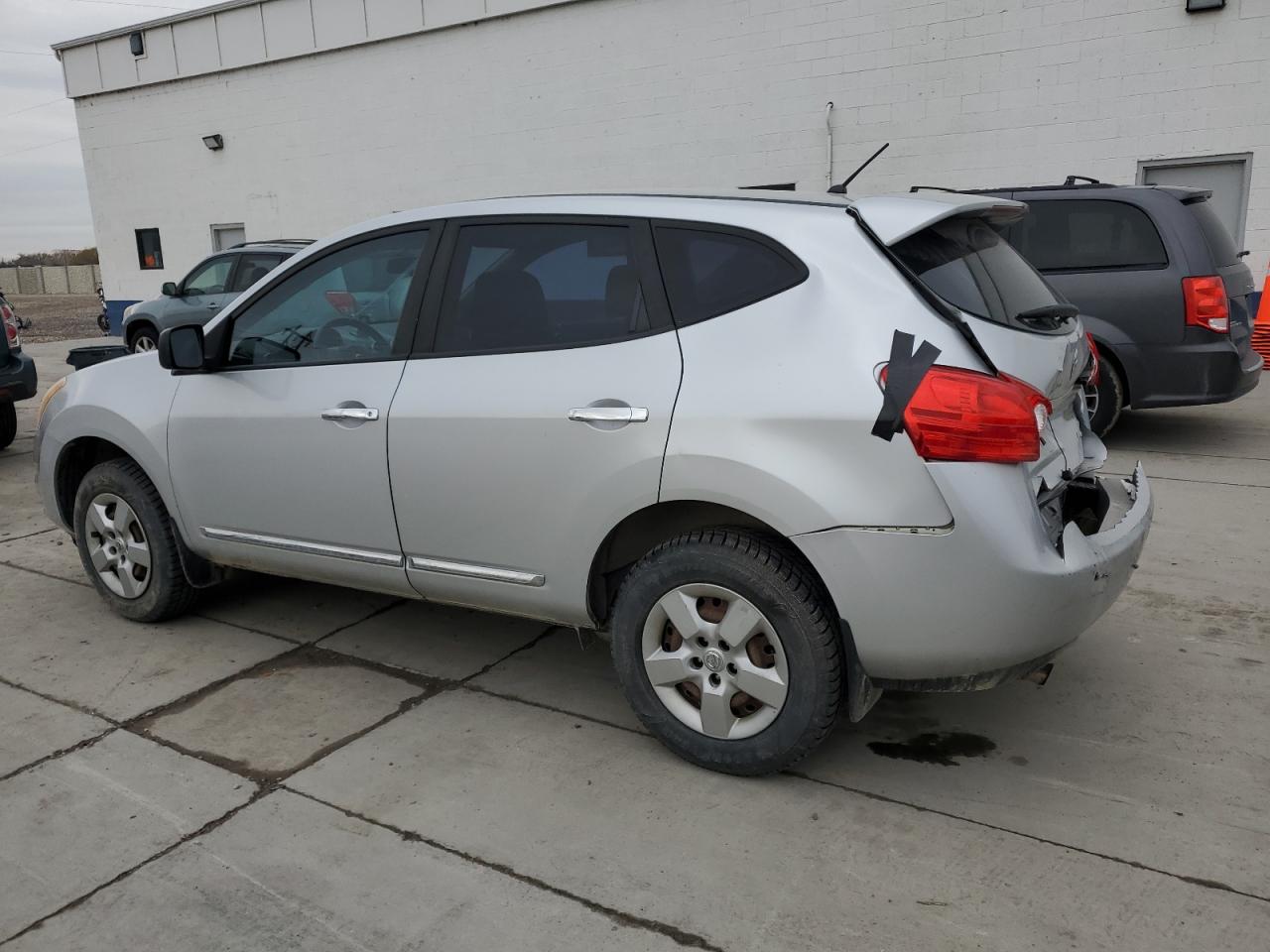 2011 Nissan Rogue - Image 2